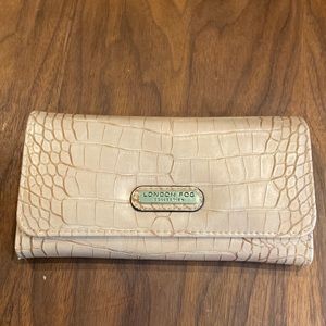 NWT London Fog Croc Embossed Wallet